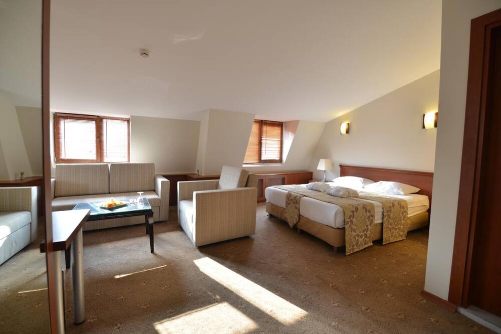 ゴールデン シヤヴ ホテル 写真