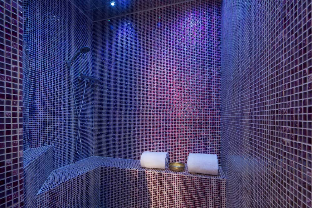 ラトゥール モーブルグ ホテル 写真