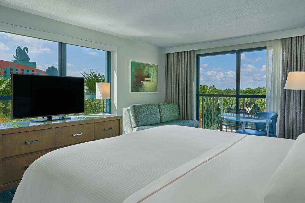 ウォルト ディズニー ワールド ドルフィン 写真