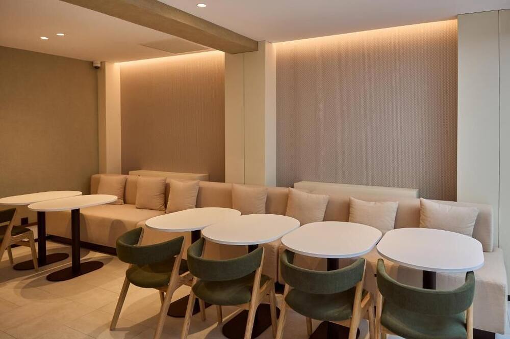 オミッド サルダーニャ ホテル 写真