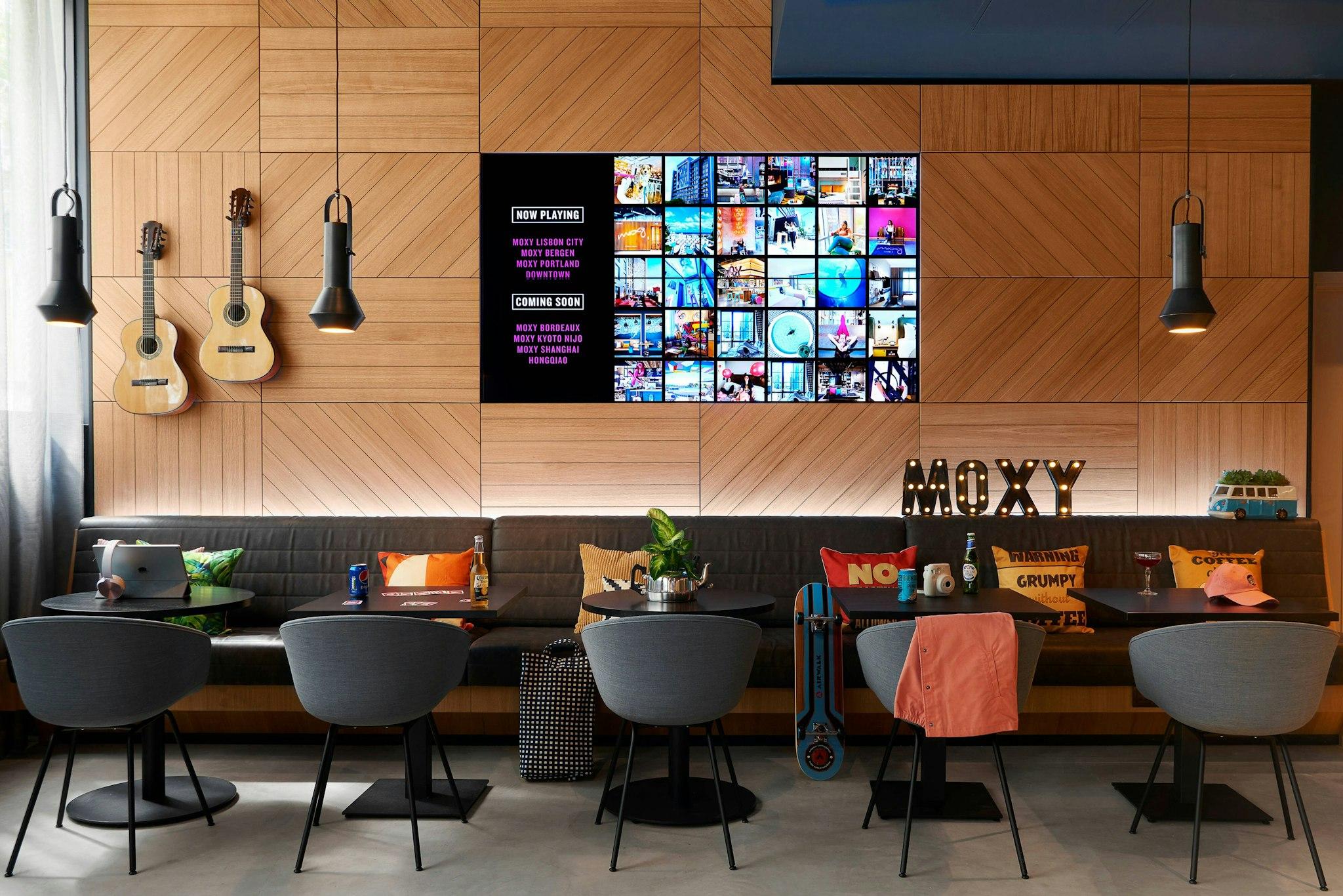 Moxy Milton Keynes 写真