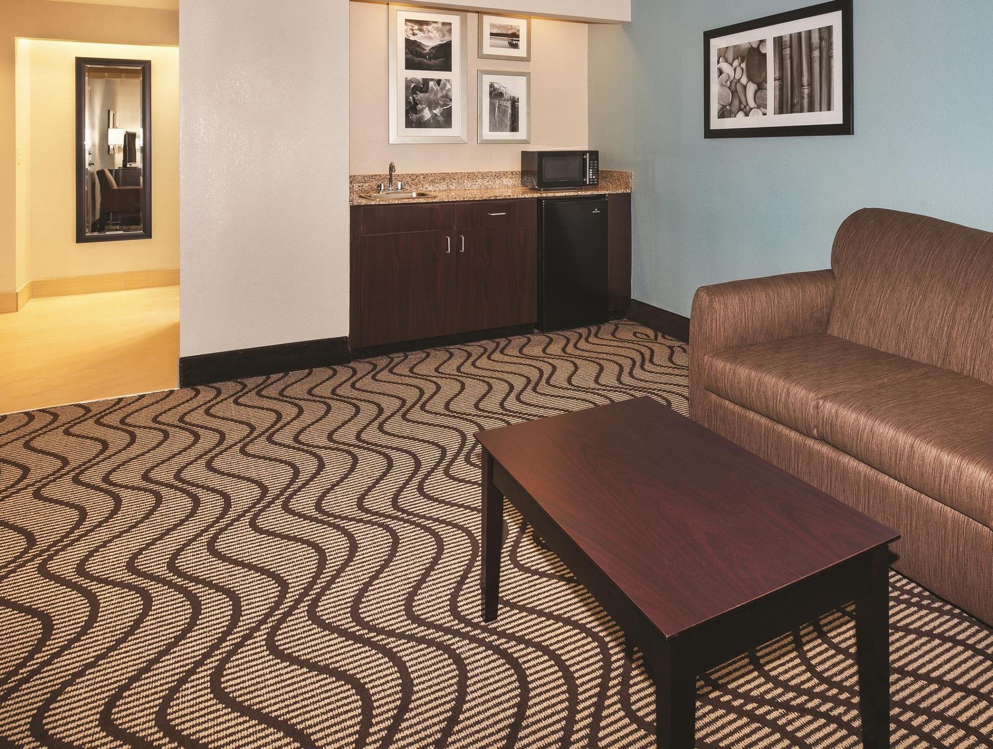 ラ キンタ イン & スイーツ バイ ウィンダム ノックスビル エアポート 写真