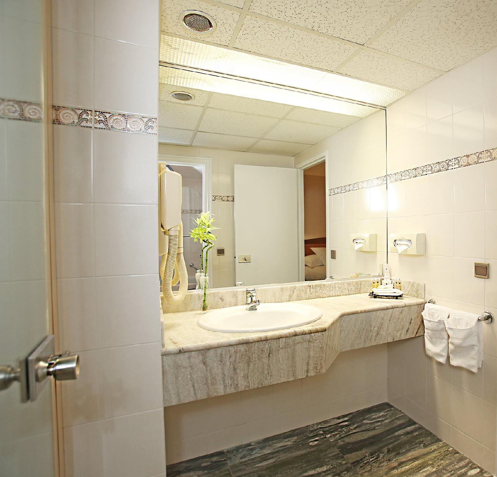 ミレニアム ホテル パリ シャルル ド ゴール 写真