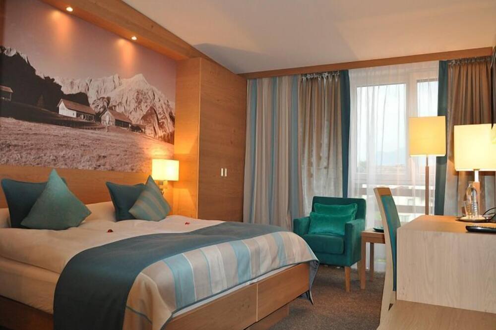 ホテル ゴールデナー アドラー ヴァッテンス 写真