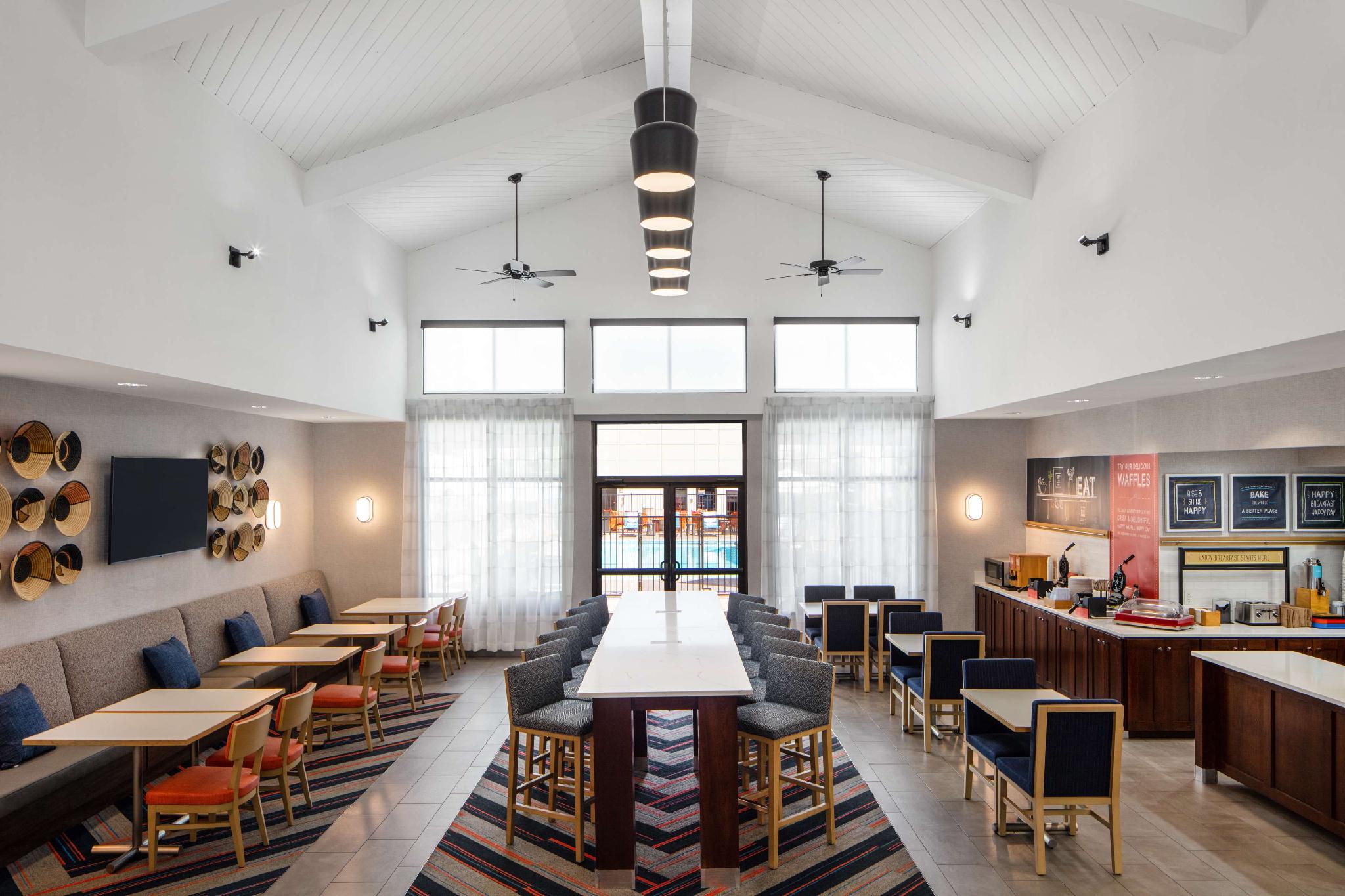 ハンプトン イン&スイーツ エル パソ エアポート 写真