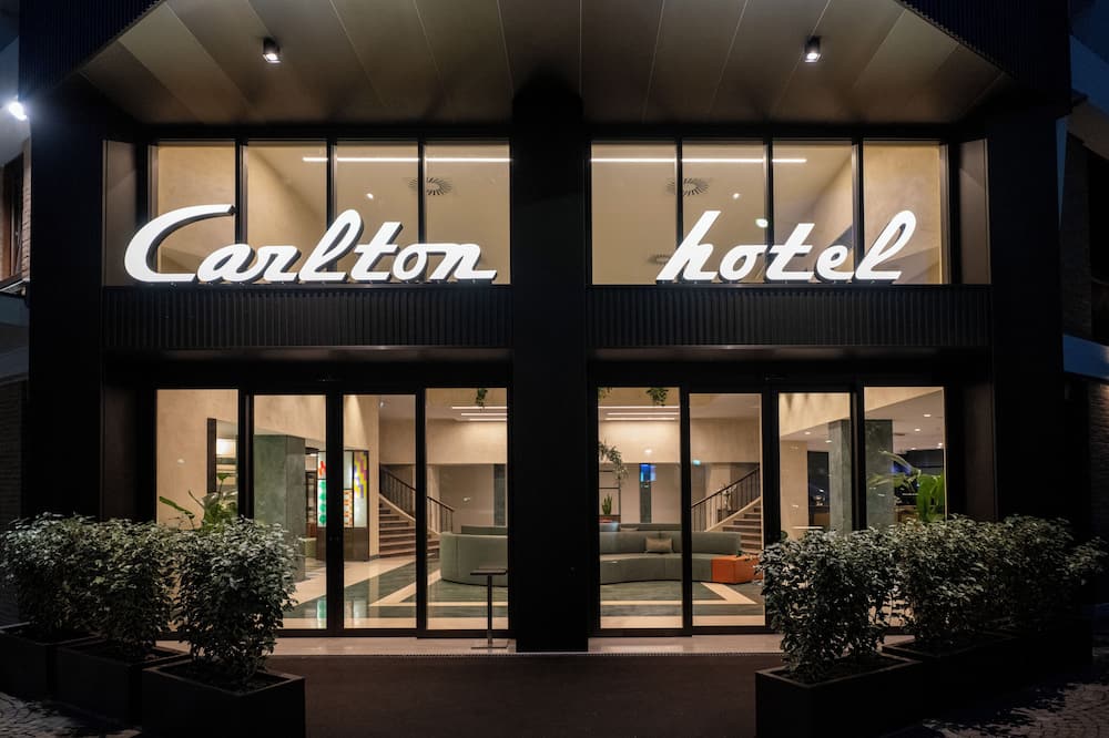 ホテル カールトン 写真