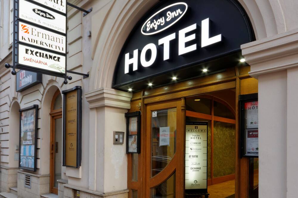 エンジョイ イン 写真