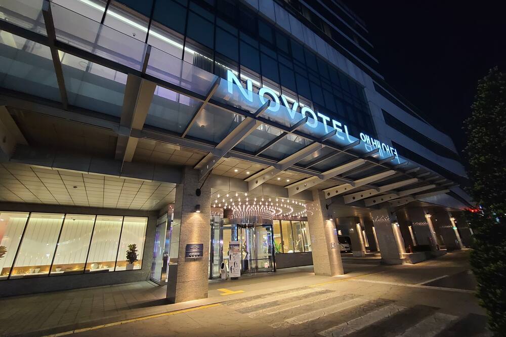 ノボテル アンバサダー スウォン ホテル 写真