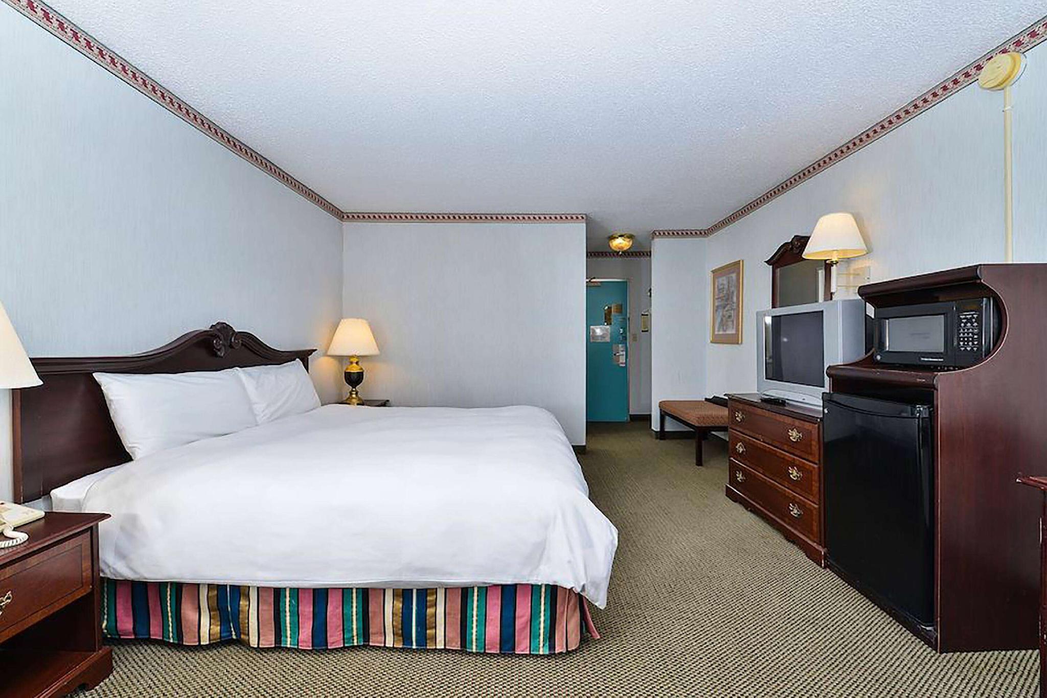 トラベロッジ バイ ウィンダム クリーブランド エアポート 写真