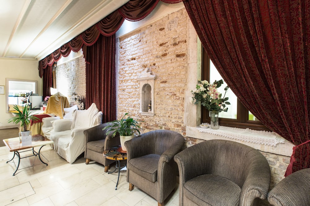 ホテル アルシオーネ 写真