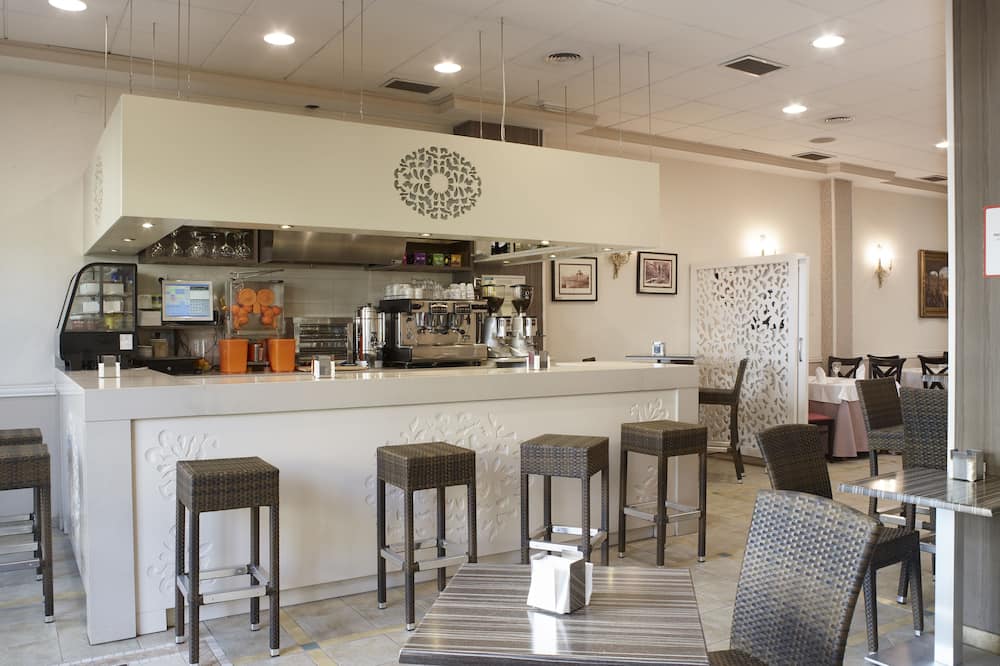 ホテル マエストランサ 写真