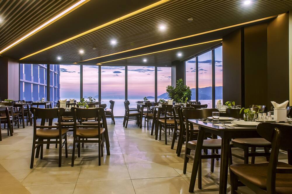 ゴールデン ホテル 写真