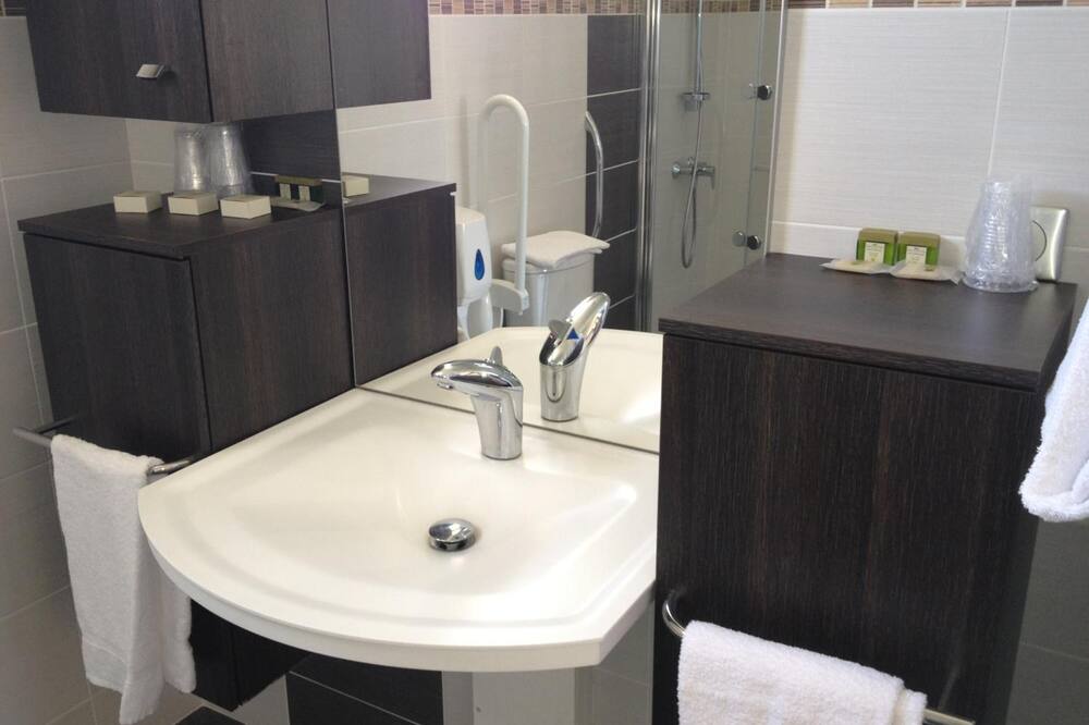 ラ シャルトルーズ ロジス オテル レストラン 写真