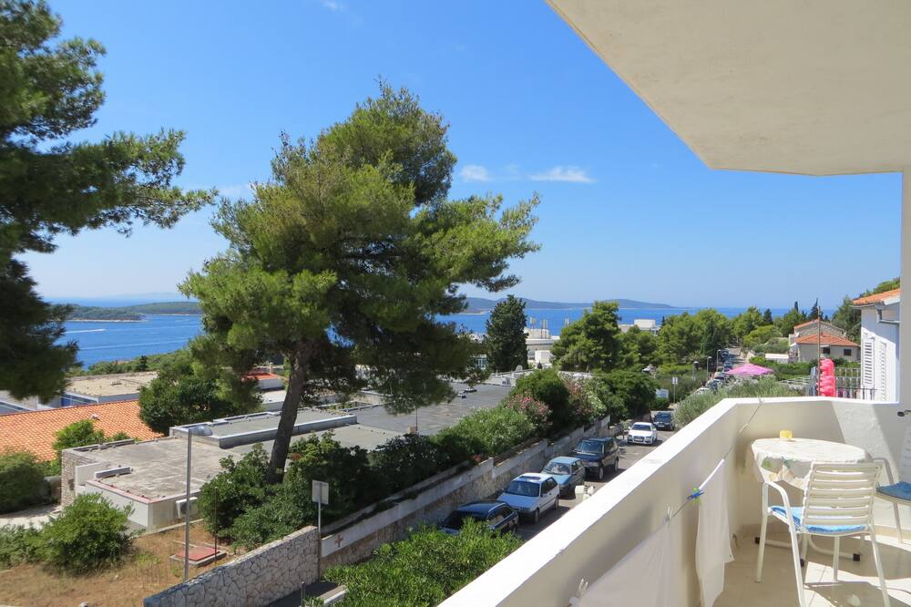 アパートメンツ アンド ルームズ ロゴシック 写真