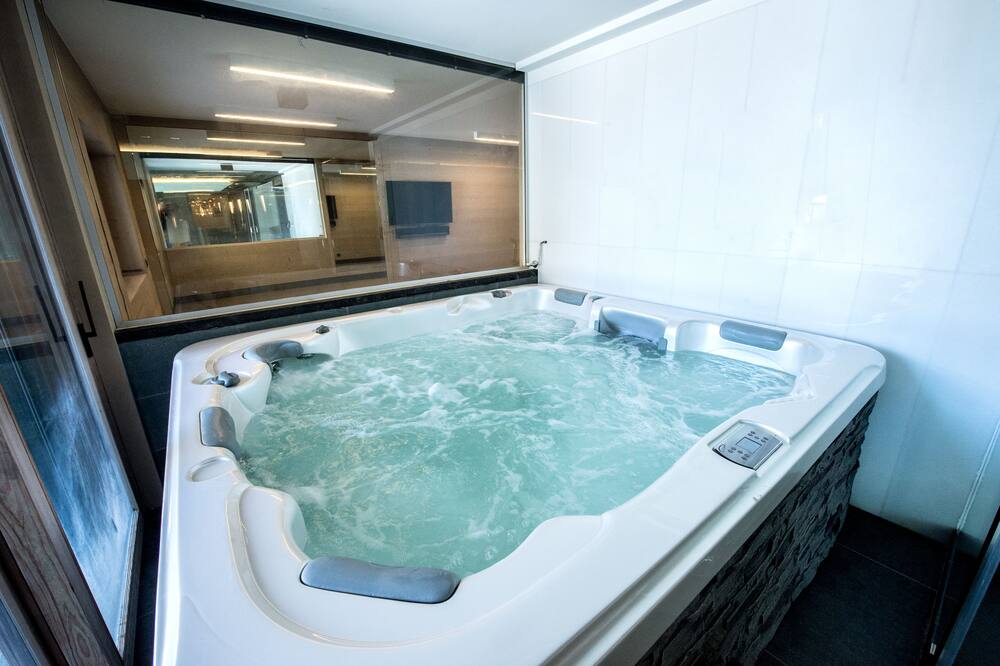 シャレー ミギ ラグジュアリー リビング アンド スパ 写真