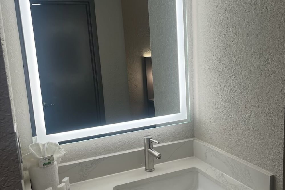 ラ キンタ イン & スイーツ バイ ウィンダム ナッシュビル エアポート / オープリーランド 写真