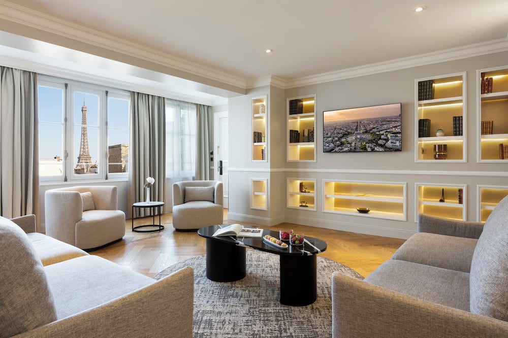 ラ クレ トゥール エッフェル パリ バイ ザ クレスト コレクション 写真