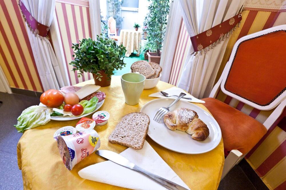 メディネイプルズ 写真