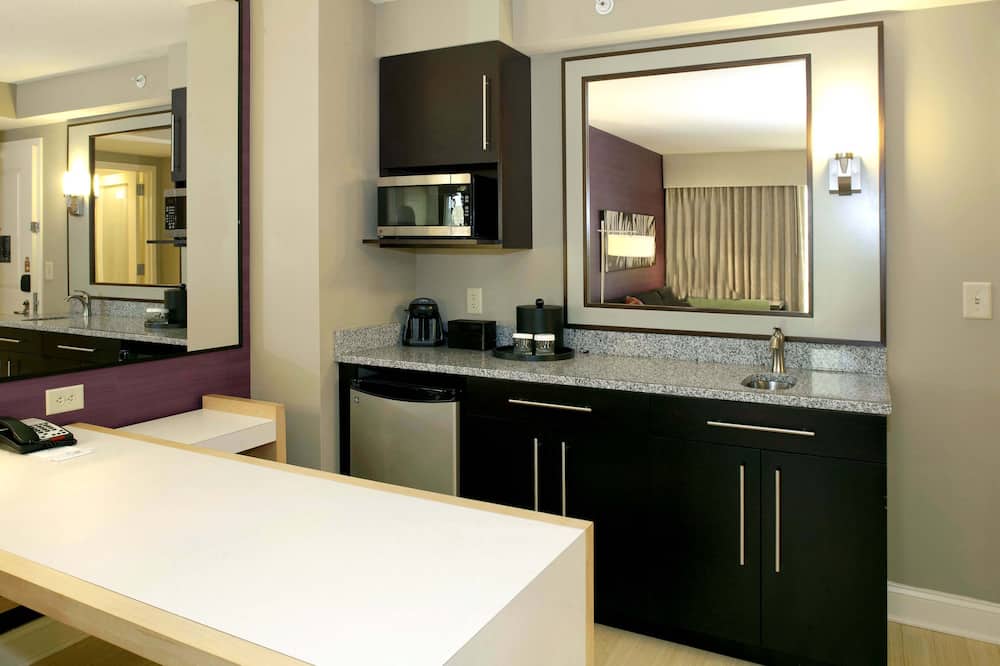 エンバシー スイーツ バイ ヒルトン ラーレイ ダラム エアポート ブライヤー クリーク 写真