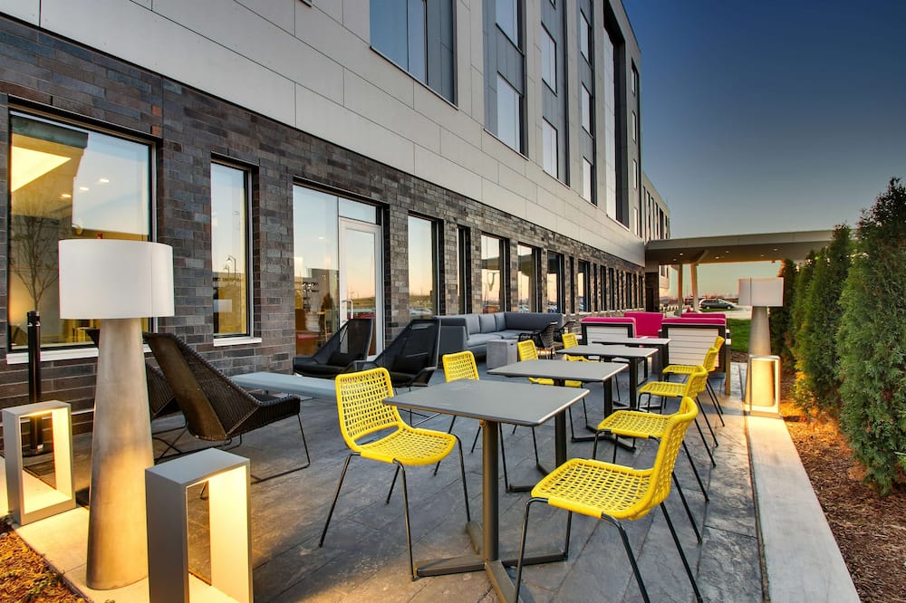 ザ ローズ ホテル シカゴ オヘア タペストリー コレクション バイ ヒルトン 写真