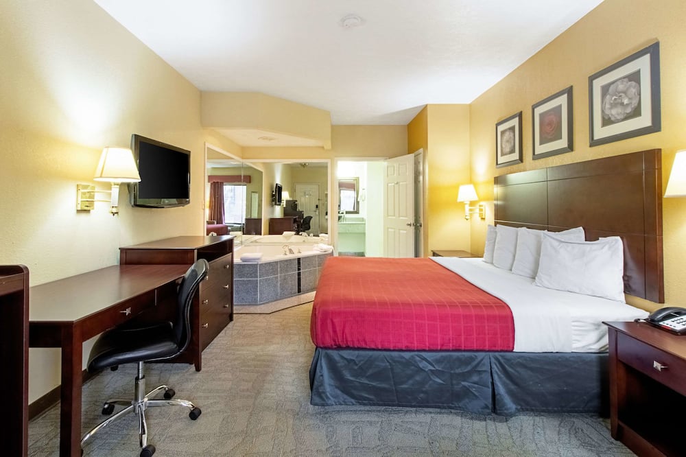 クオリティ イン & スイーツ ディクソン 写真