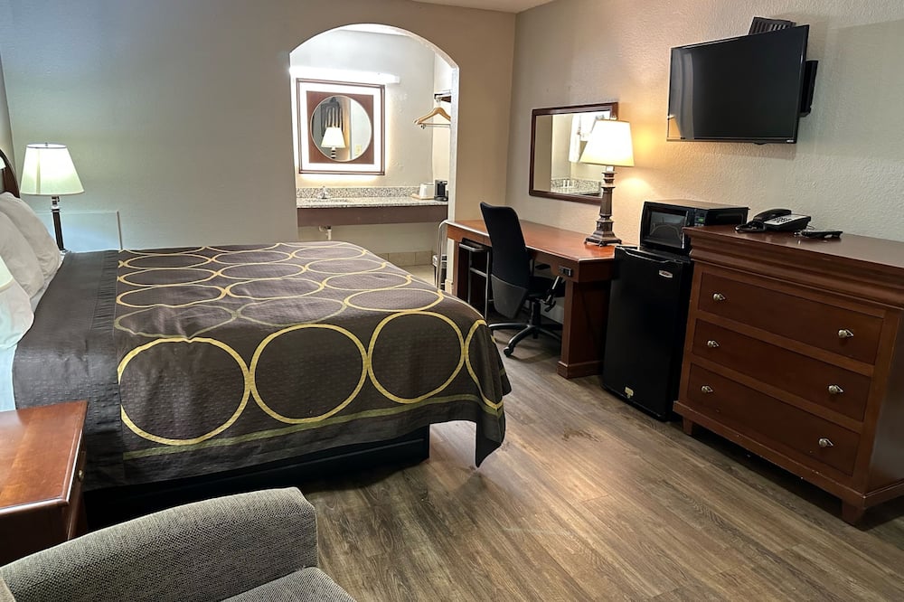 ネイションズイン オブ ウェイクカウンティ - ラリー クラブツリー 写真