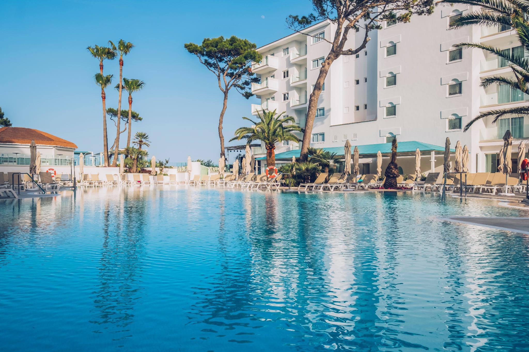 Iberostar Waves Alcudia Park 写真
