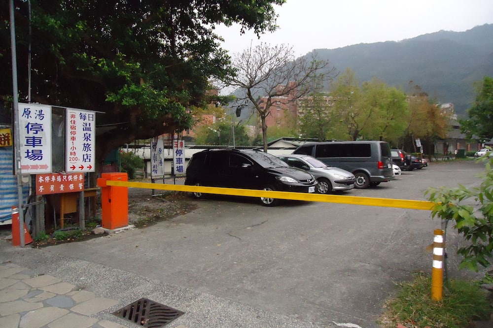 エブリデイ ホット スプリング ホテル 写真