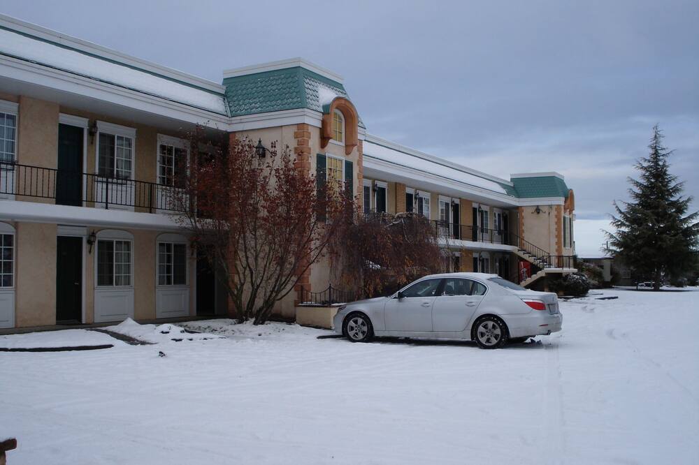 スクイム ウエスト イン 写真