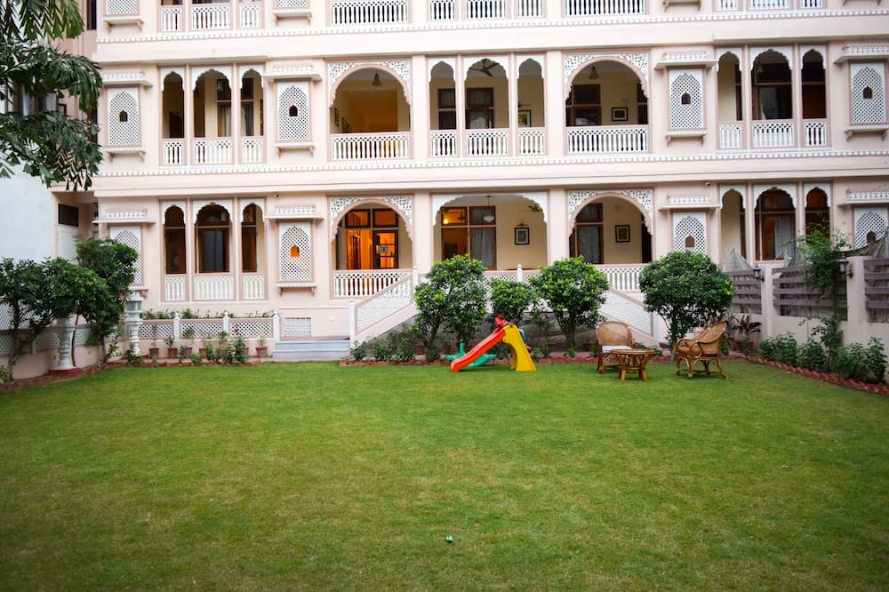 ホテル アーヤ ニワス 写真