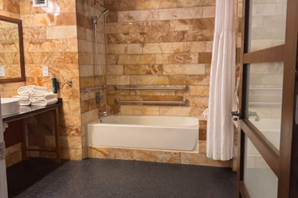 The Tudor Arms Cleveland - a DoubleTree by Hilton 写真