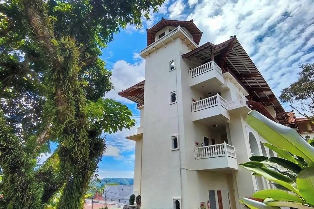 モノポリ オテル ブキティンギ 写真