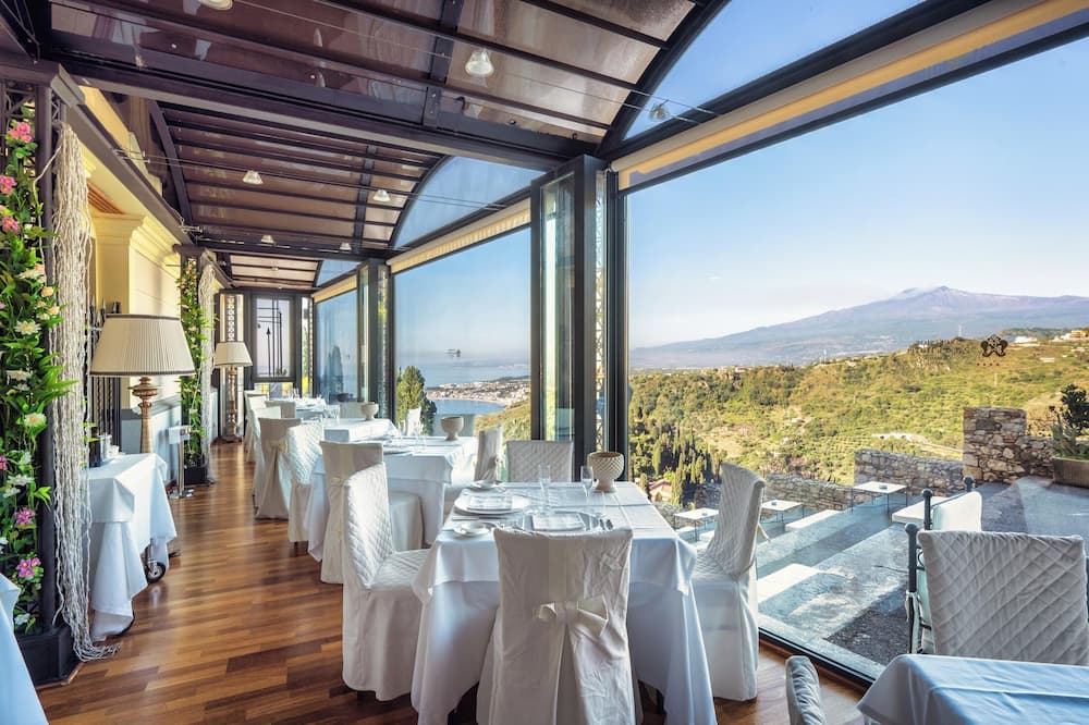 Excelsior Palace Hotel 写真