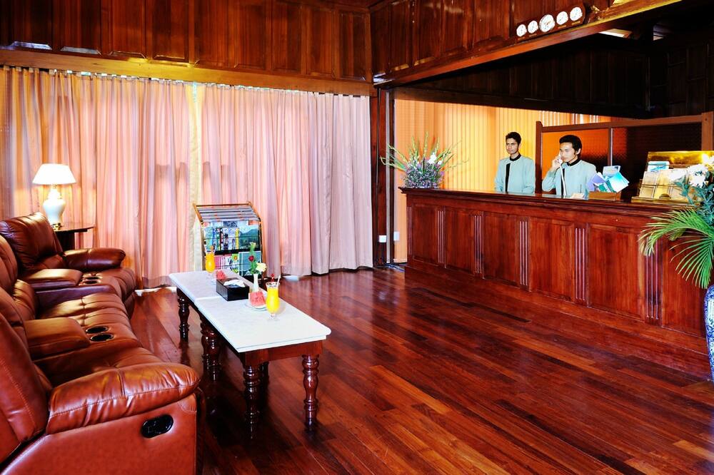 ホテル ピン ウー ルウィン 写真