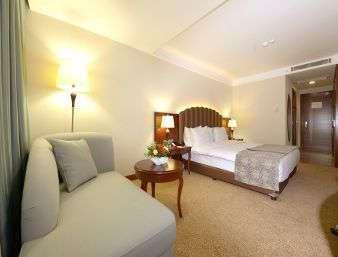 ラマダ プラザ バイ ウィンダム マラトヤ アルティン カイシ 写真