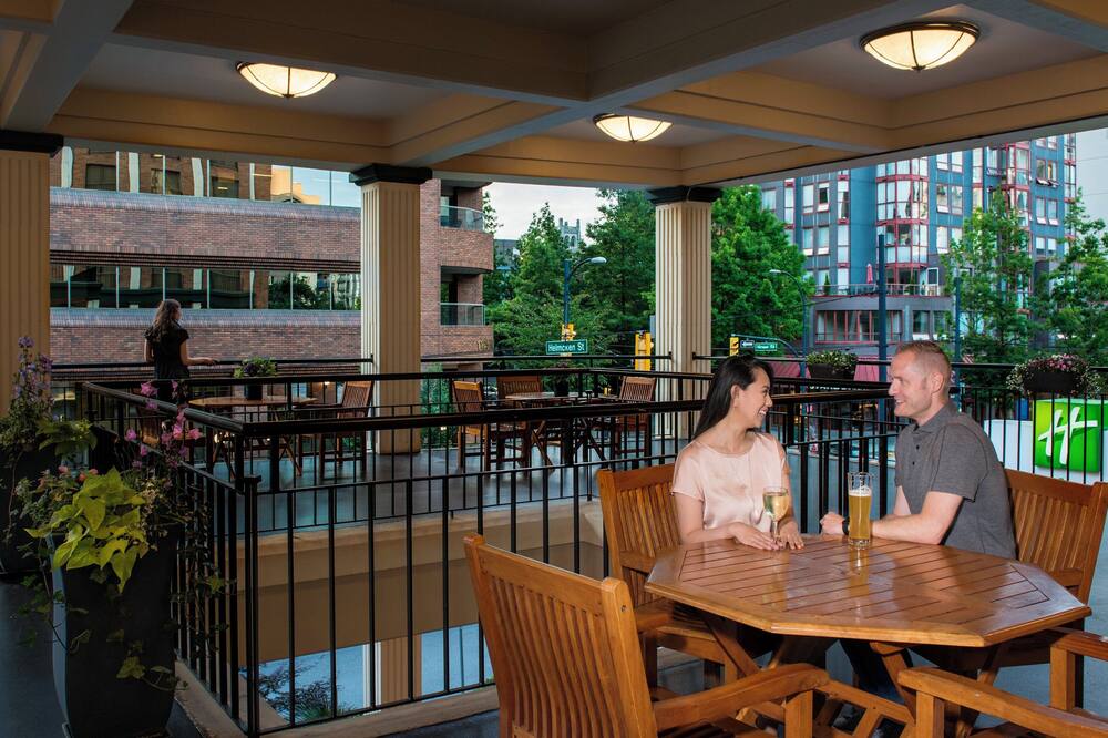 ホリデイ イン ＆ スイーツ バンクーバー ダウンタウン バイ IHG 写真