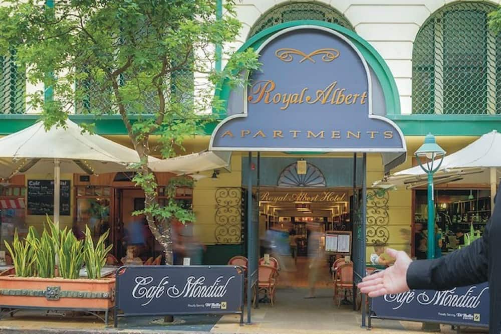 ロイヤル アルバート アパートメンツ ホテル 写真