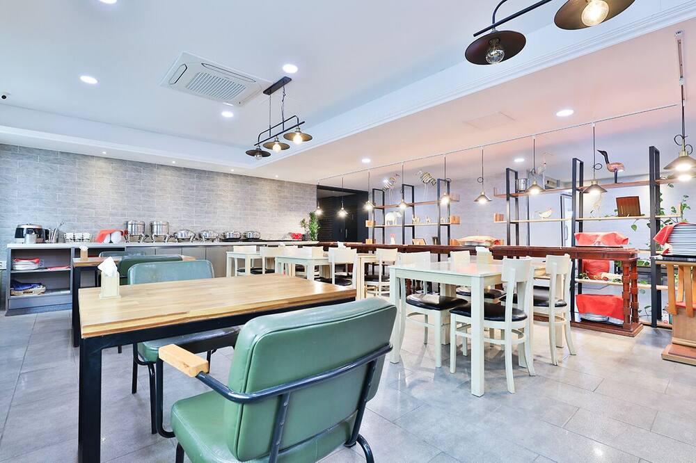 ザ ファースト ホテル 写真