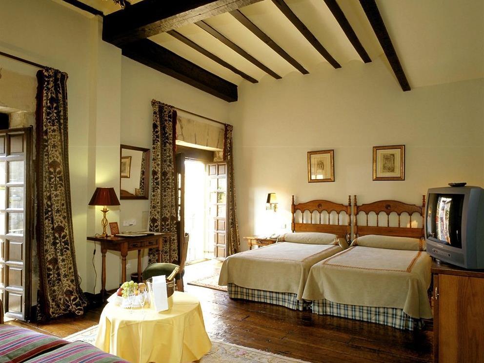 パラドール デ サンティリャーナ ギル ブラス 写真