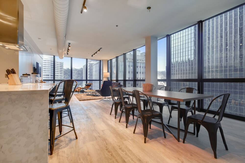 エタージ エグゼクティブ リビング 写真