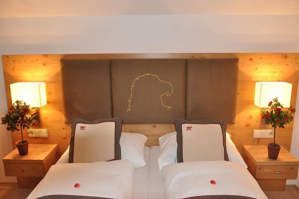 ホテル ゴールデナー アドラー ヴァッテンス 写真