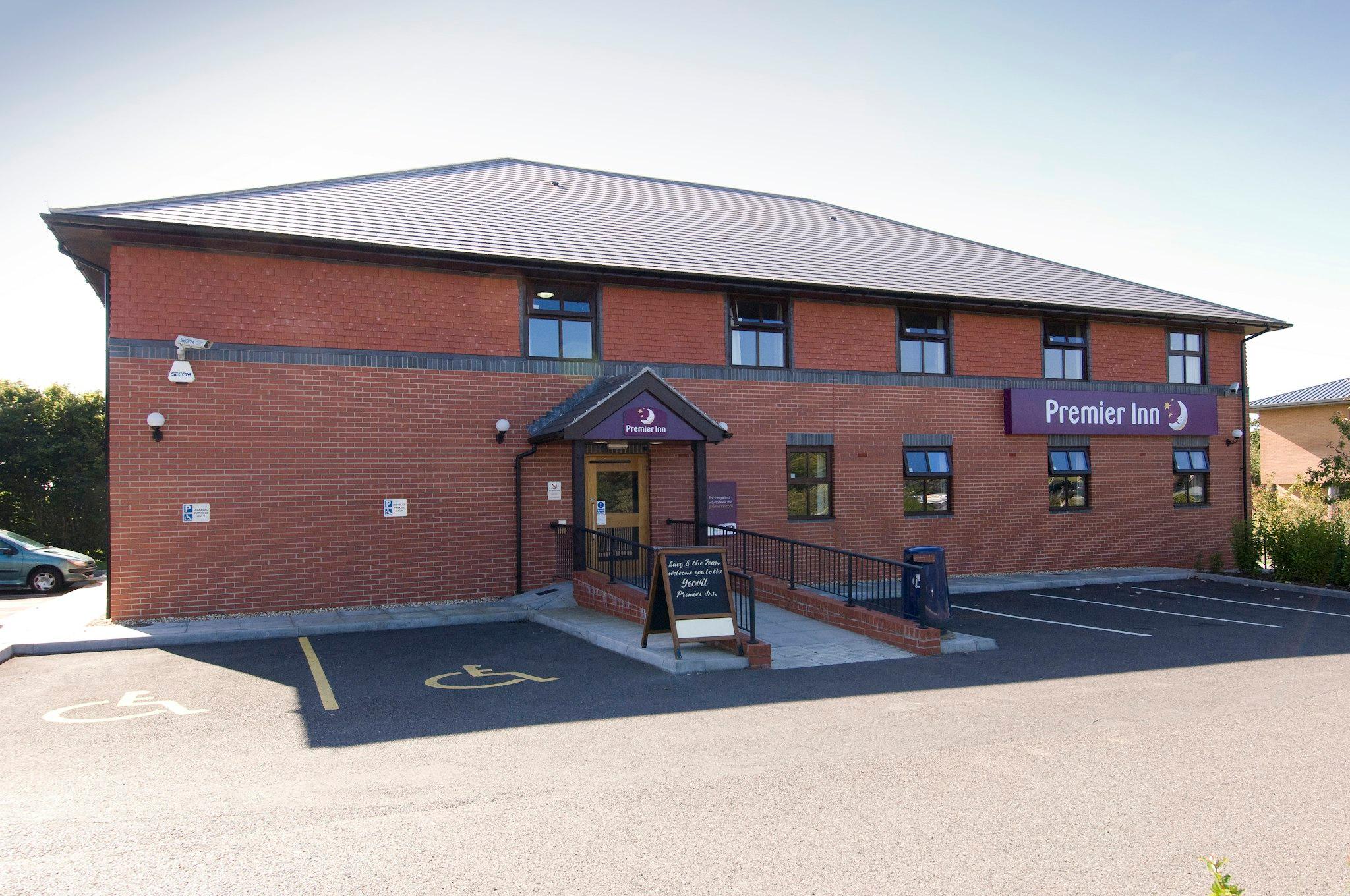 Premier Inn Yeovil Airfield 写真