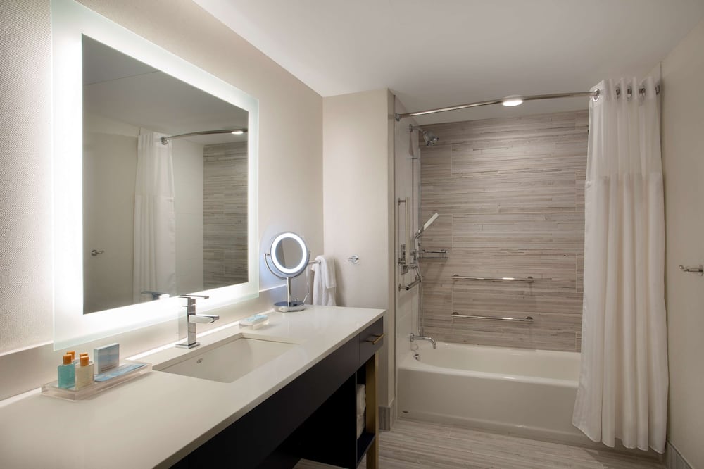 Fenwick Shores, Tapestry Collection by Hilton 写真