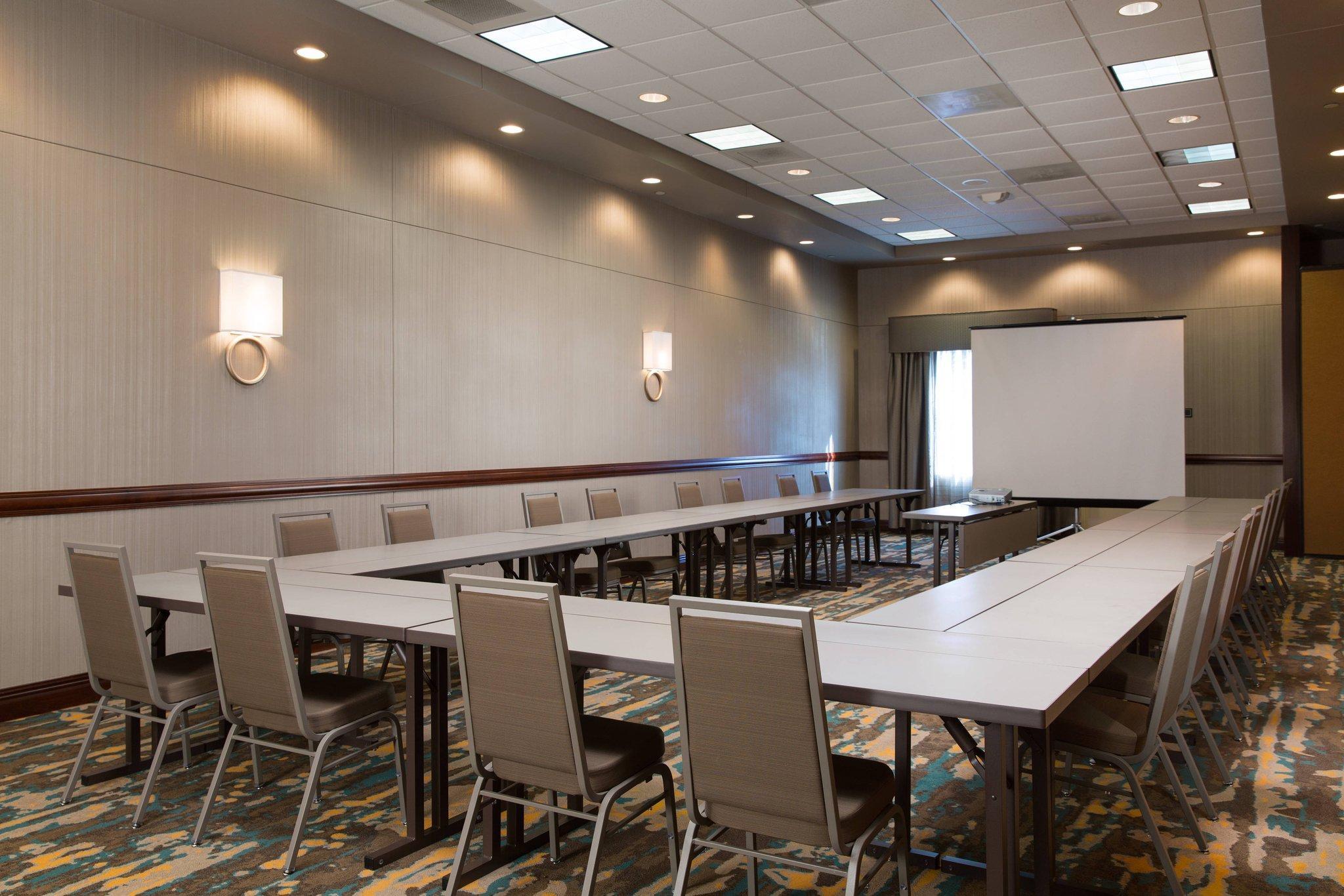 Residence Inn by Marriott Kansas City Airport 写真