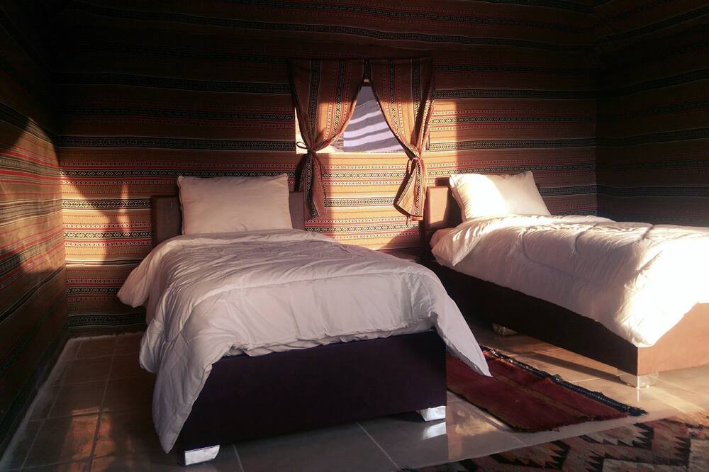 ビヨンド ワディ ラム キャンプ 写真