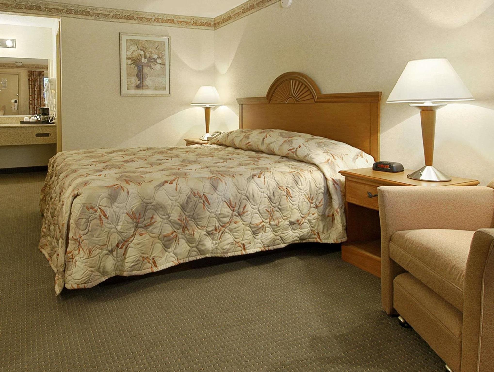 ラマダ バイ ウィンダム クリーブランド エアポート ウエスト 写真