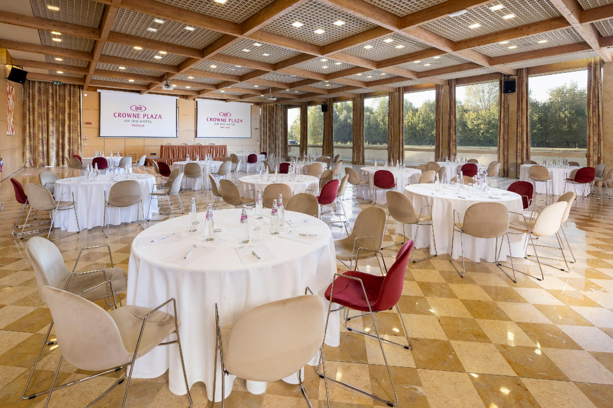 クラウン プラザ パドヴァ バイ IHG 写真