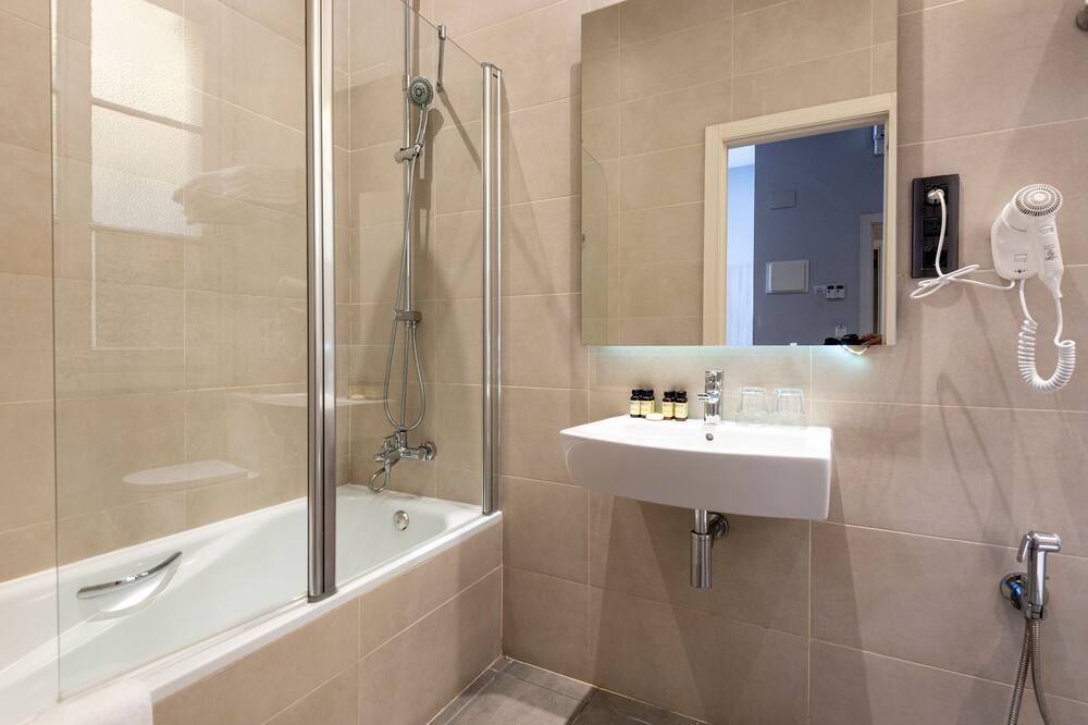 プラザ ゴヤ ルームズ 写真