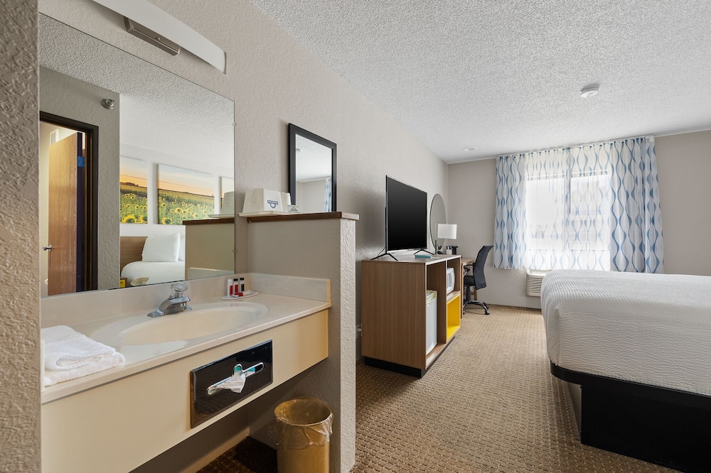 デイズ イン バイ ウィンダム ウォール 写真