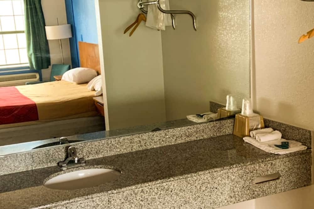 ラグジュアリー イン & スイーツ フォレスト シティ 写真